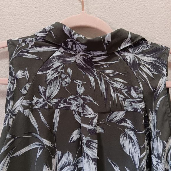 Banana Republic Factory Blouse Size Small Cold Shoulder Button Up Floral Green - Picture 11 of 12